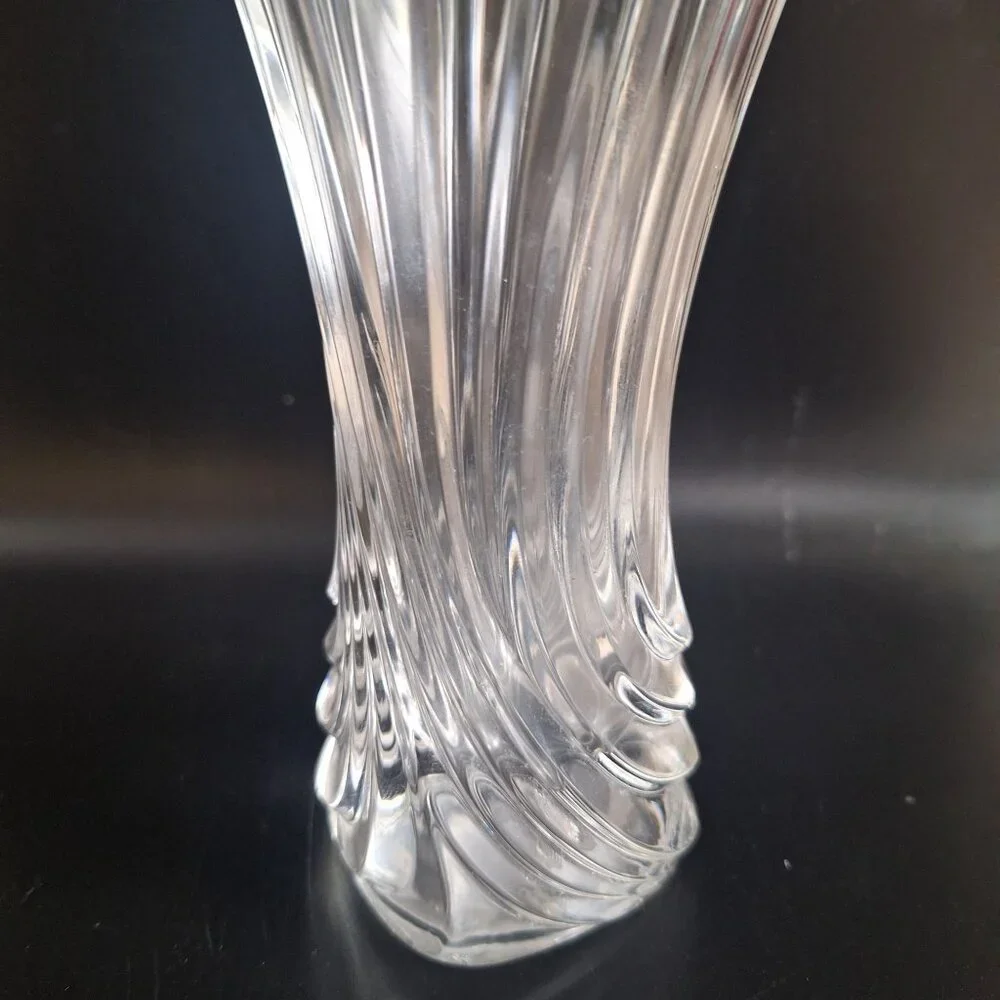 Clear Crystal Glass Swirl Design Fluted Vase Elegant Modern‎ Home Decor Accent